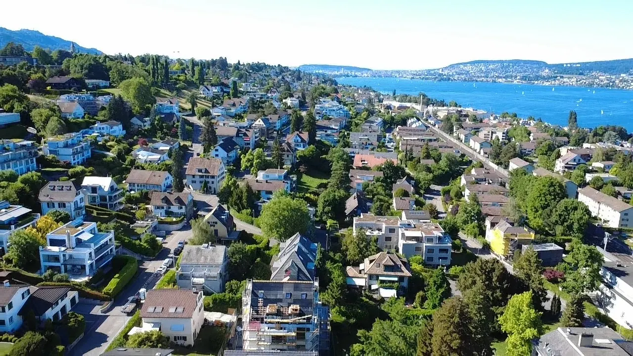 Panorama über die Dächer am Zürichsee